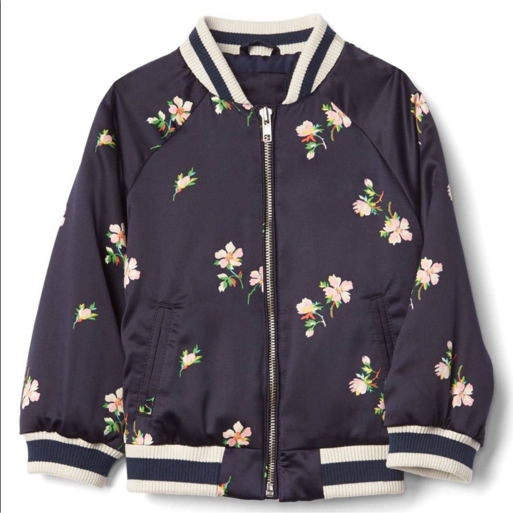 The cutest Gap kids jacket! Girls Small 🌸